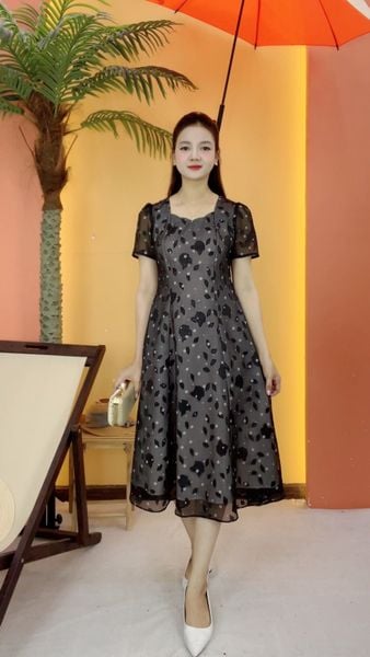 Đầm suông xòe - Cổ vuông sóng nước tay ngắn - CD - Đen hoa - TTV2105