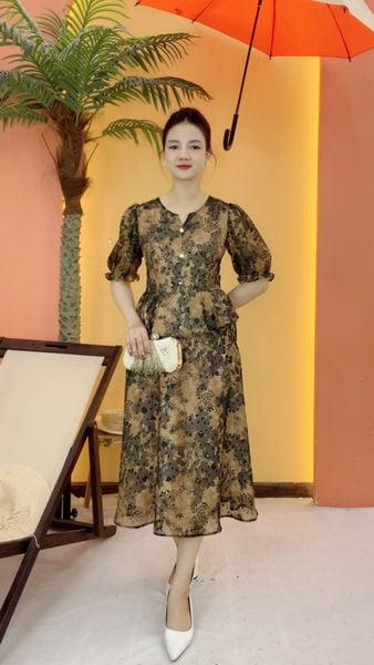 Đầm xòe - Cổ tròn khoét V kết nút tay lỡ - AH - Nâu hoa - TTV2103