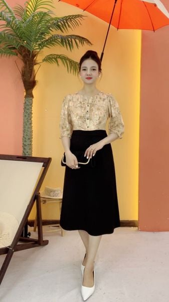 Đầm form A - Cổ tròn khoét V kết nút tay lỡ - CD - Vàng hoa - TTV2115