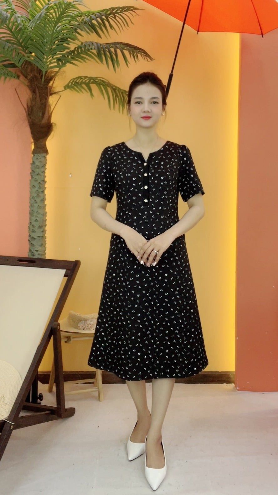 Đầm suông - Cổ tròn khoét V kết nút tay ngắn - CD - Đen hoa nhí - TTV2112