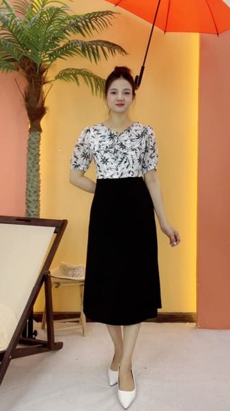 Đầm form A - Cổ tròn bèo kết nút tay ngắn - CD - Trắng hoa đen - TTV2124