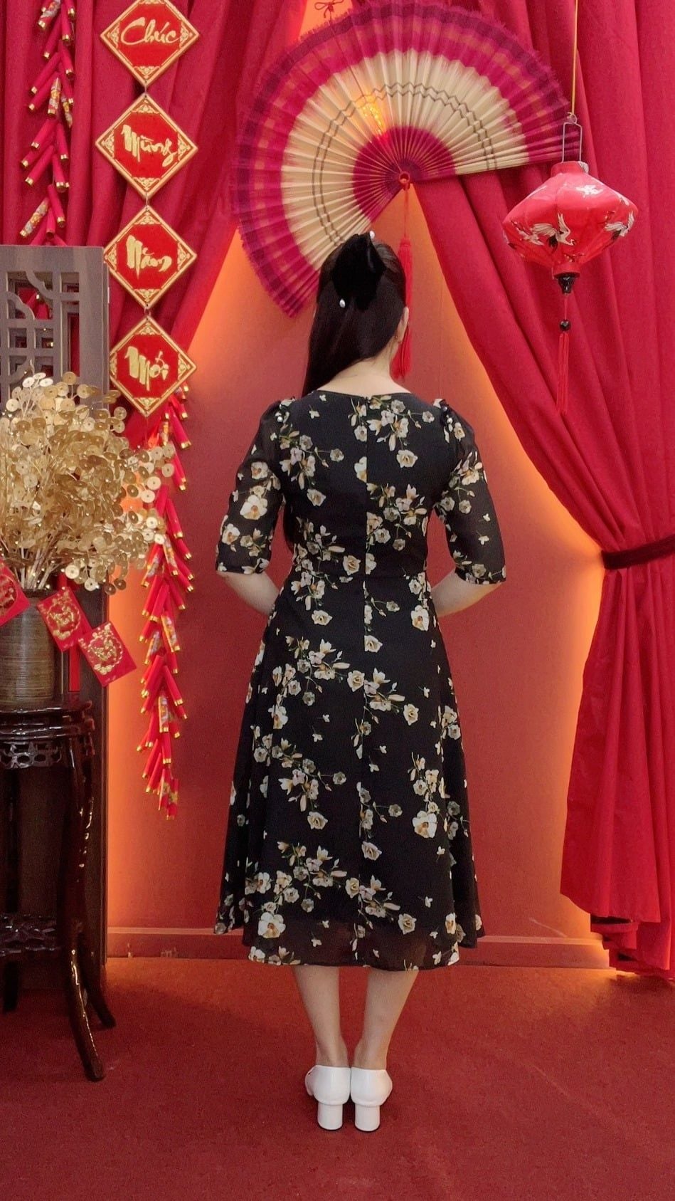 Đầm xòe - Cổ tròn tay lỡ kết ngọc - CV - Đen hoa - TTV2030