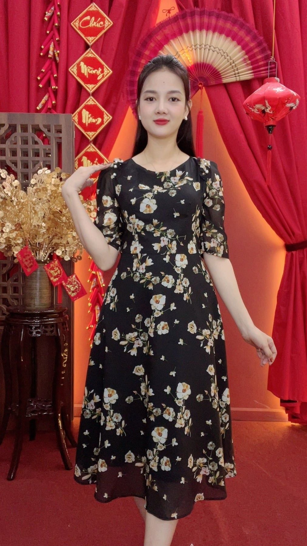 Đầm xòe - Cổ tròn tay lỡ kết ngọc - CV - Đen hoa - TTV2030