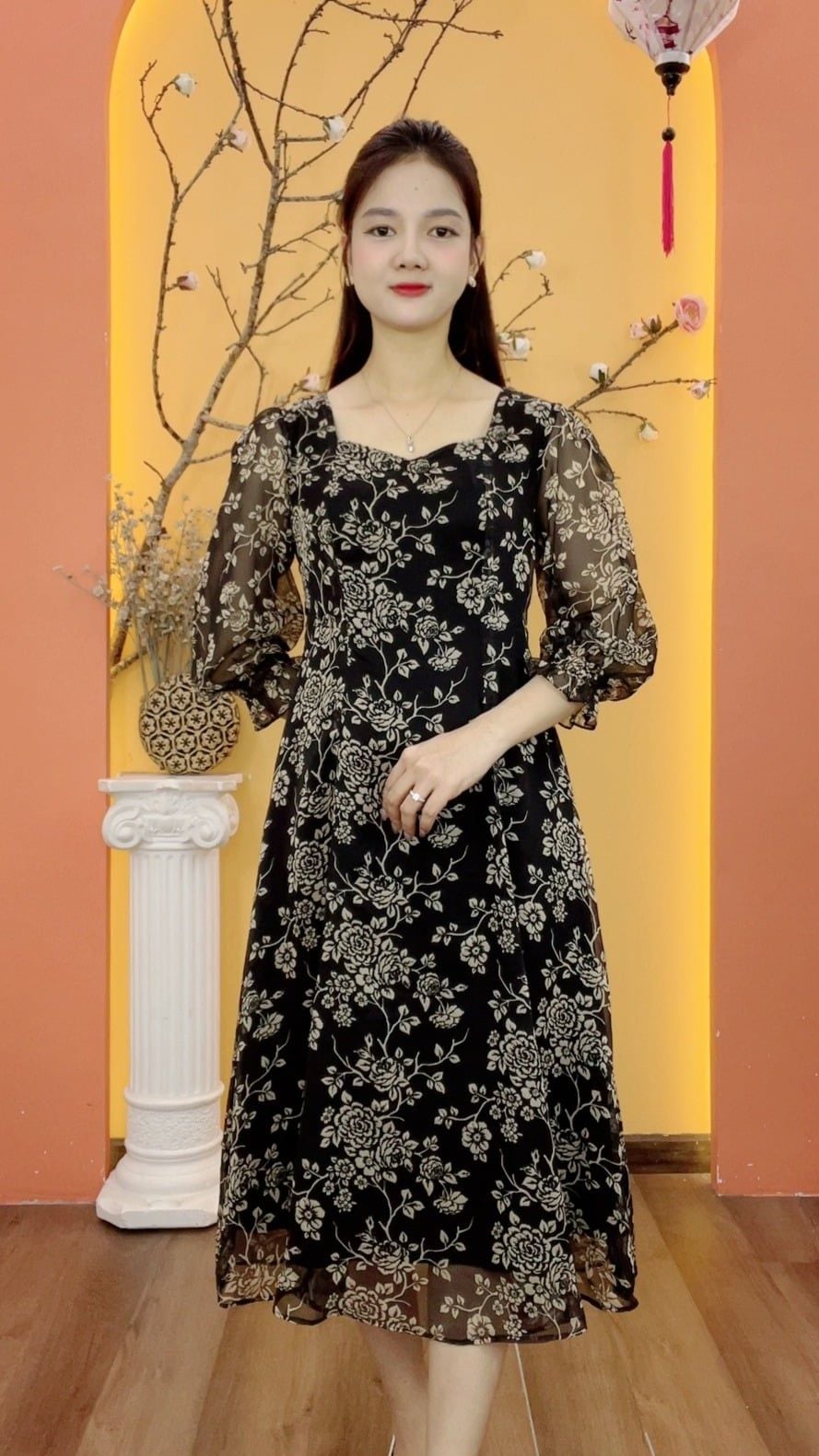 Đầm xòe 8 mảnh - Cổ vuông tim tay lỡ - AH - Đen hoa kem - TTV2038