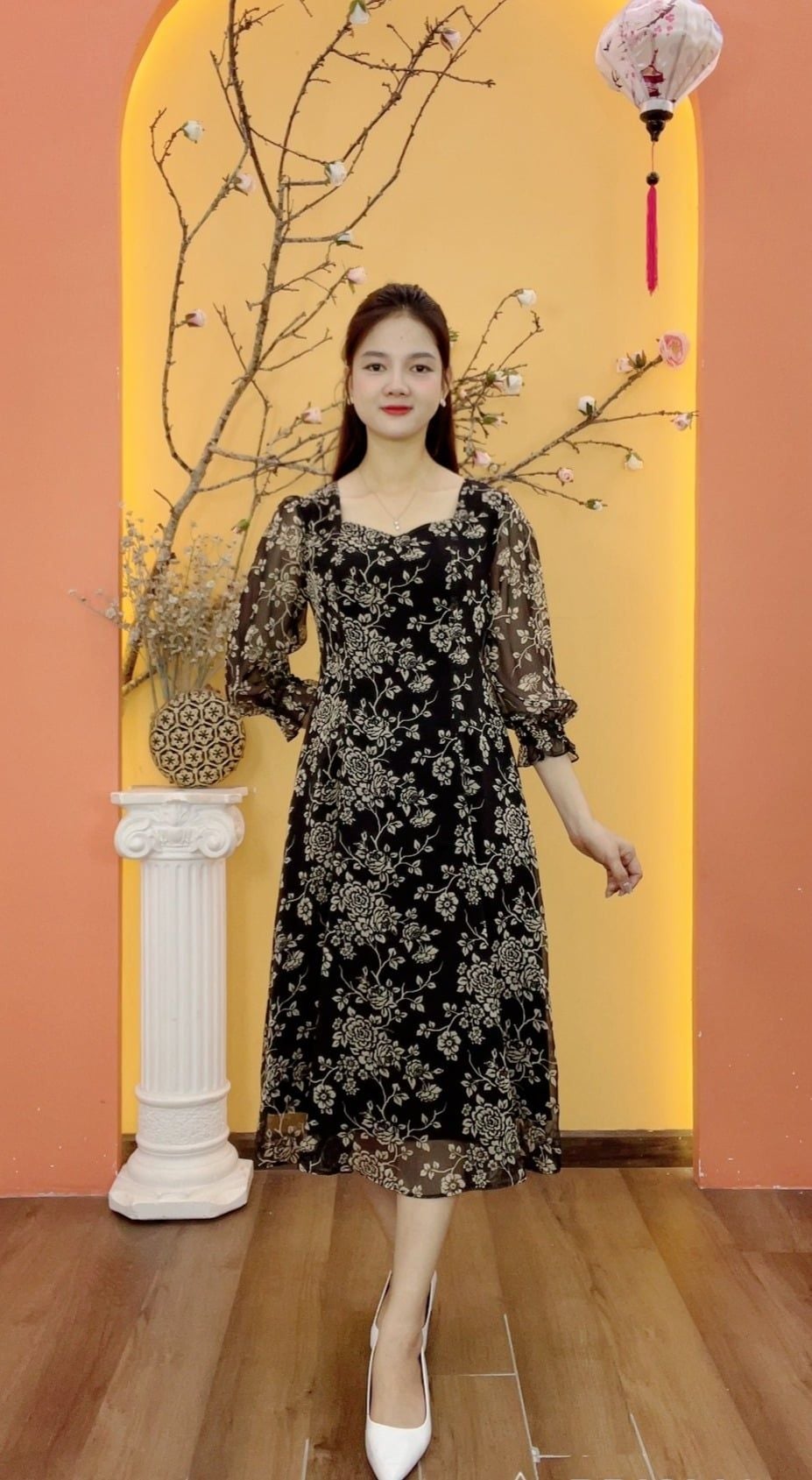 Đầm xòe 8 mảnh - Cổ vuông tim tay lỡ - AH - Đen hoa kem - TTV2038