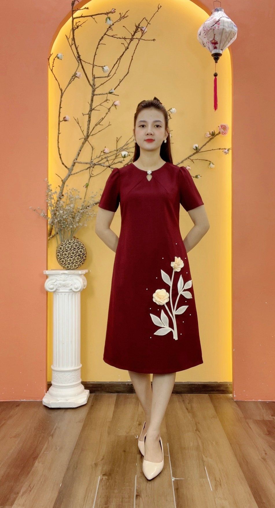 Đầm suông - Cổ tròn giọt nước kết hoa đính ngọc tay ngắn - CD - Đỏ rượu - TTV1915