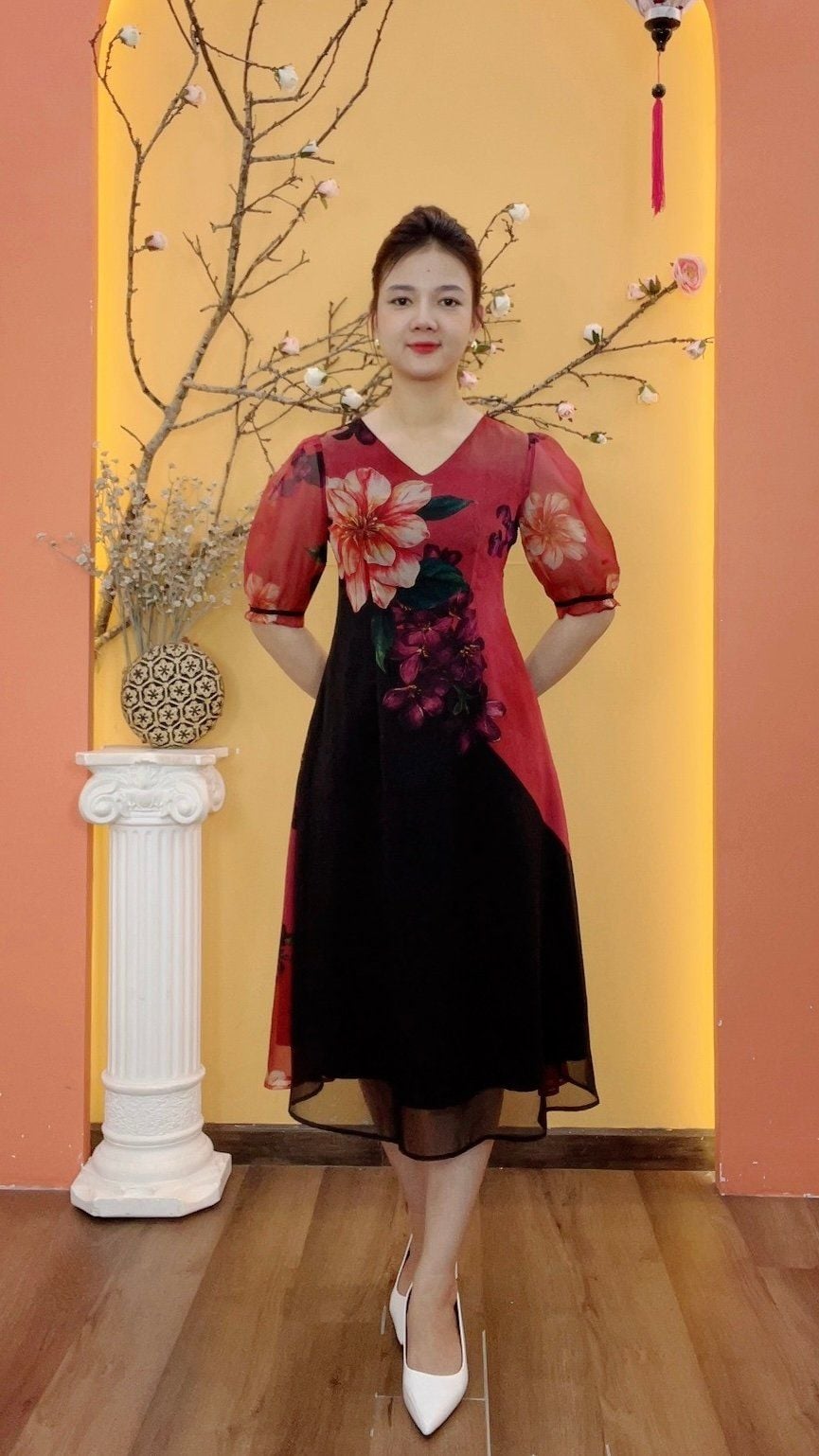 Đầm suông xòe - Cổ tim tay lỡ - CT - Đen hoa đỏ - TTV1973