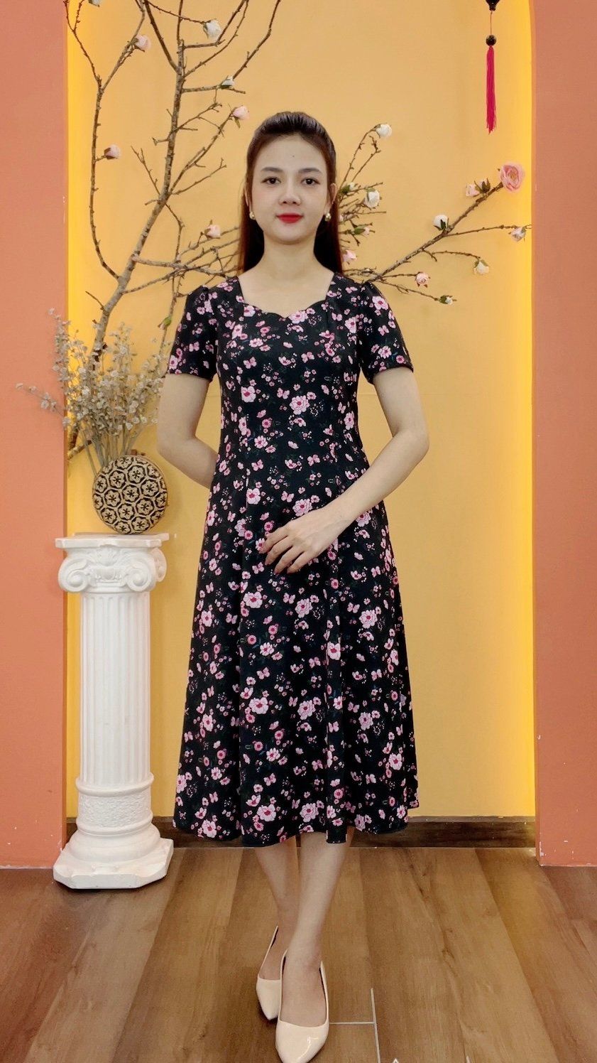 Đầm xòe 8 mảnh - Cổ tim sóng nước tay ngắn - CD - Đen hoa hồng - TTV1948