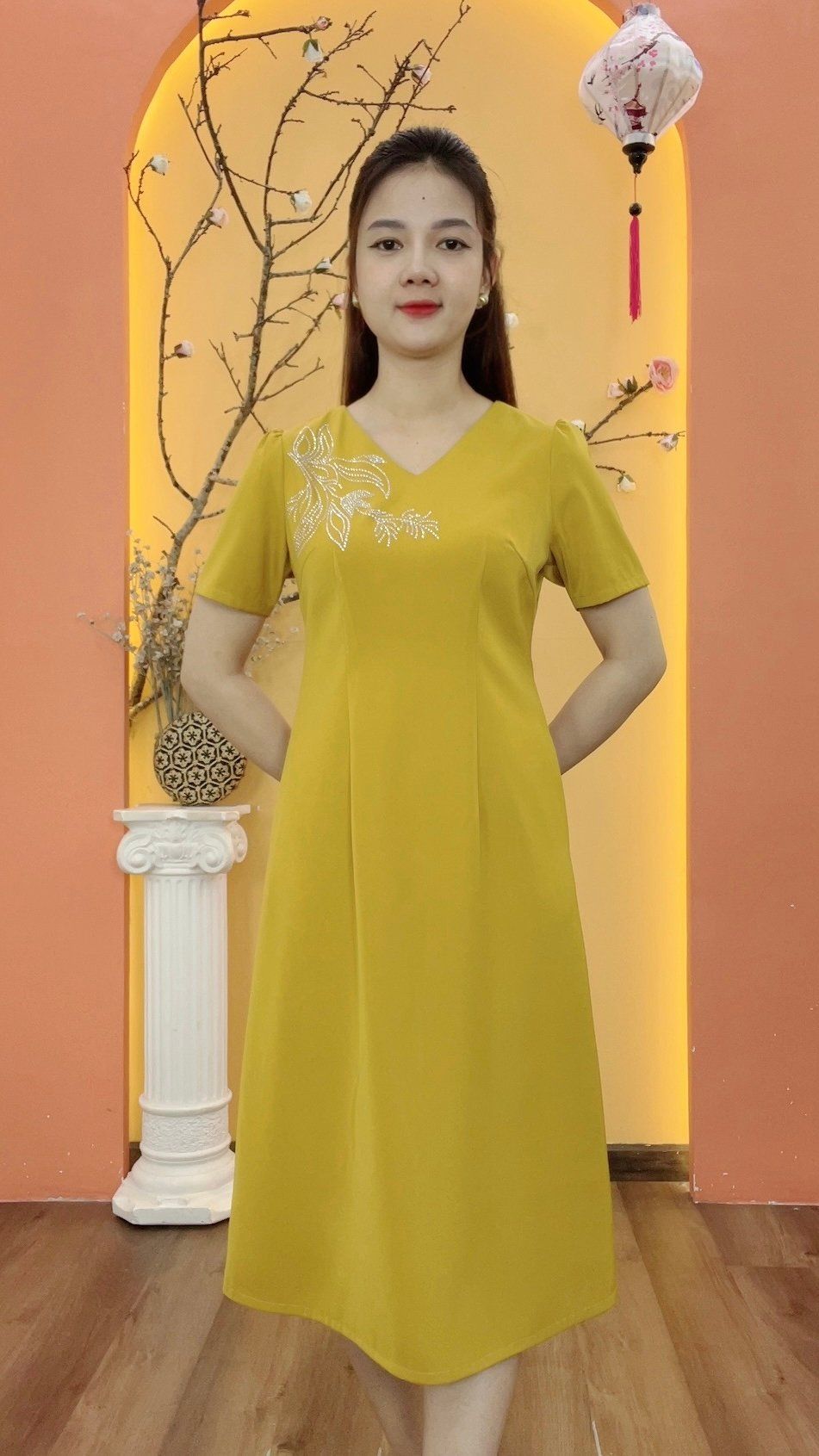 Đầm suông - Cổ tim đính đá tay ngắn - CD - Vàng nghệ - TTV1982