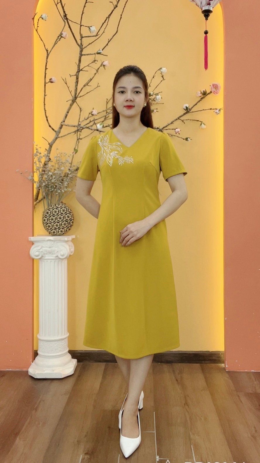 Đầm suông - Cổ tim đính đá tay ngắn - CD - Vàng nghệ - TTV1982