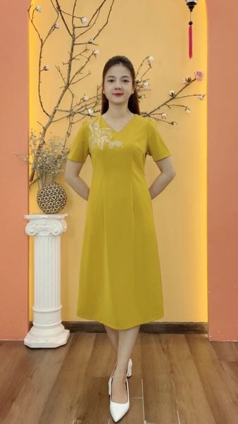 Đầm suông - Cổ tim đính đá tay ngắn - CD - Vàng nghệ - TTV1982