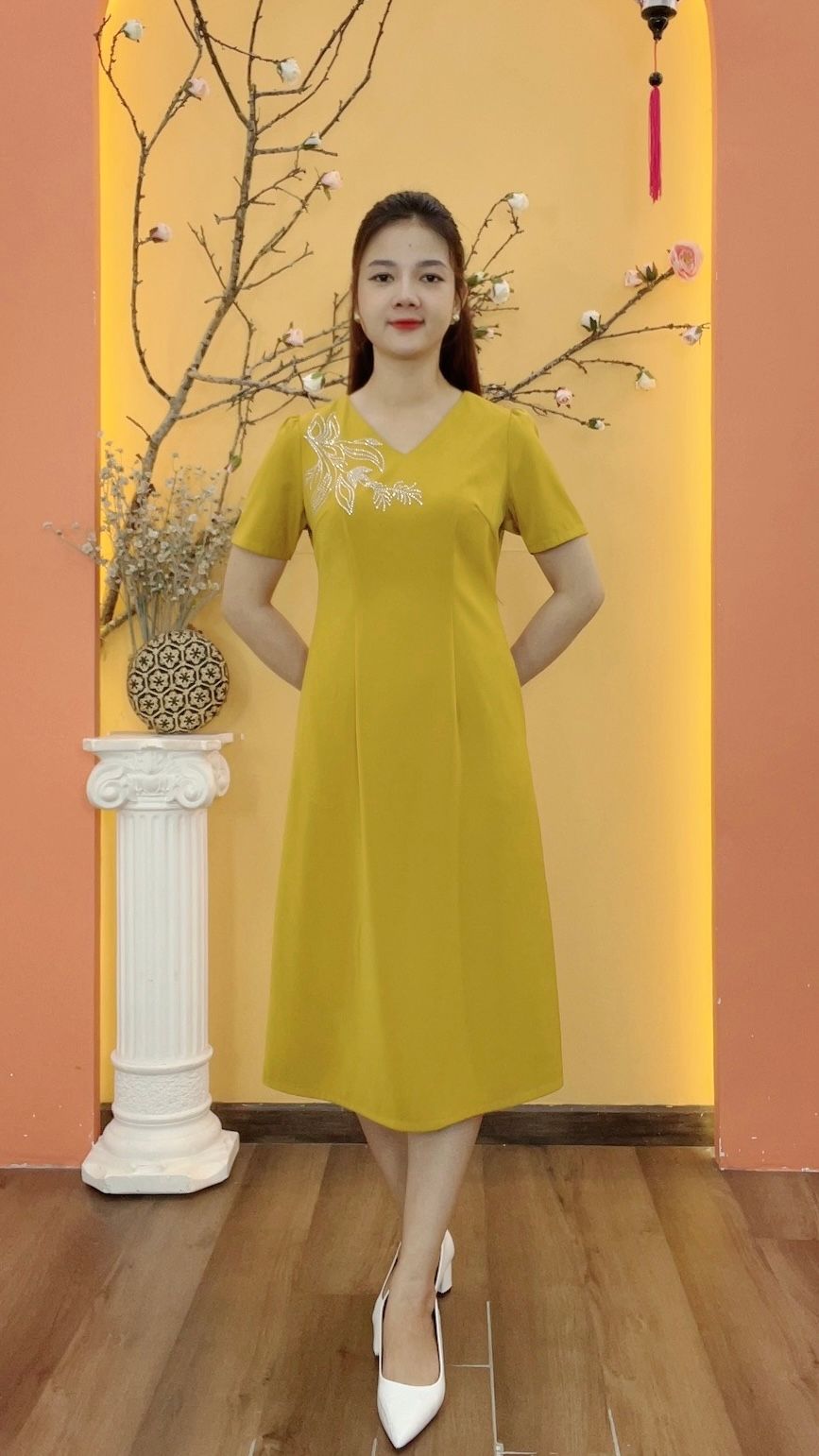 Đầm suông - Cổ tim đính đá tay ngắn - CD - Vàng nghệ - TTV1982