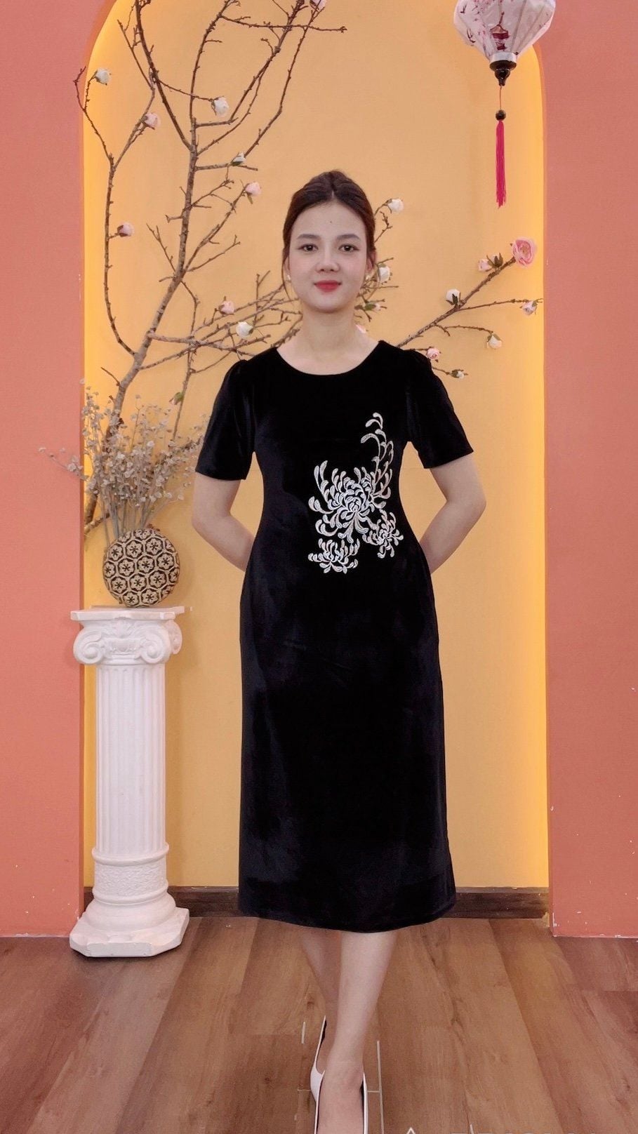 Đầm suông - Cổ tròn tay ngắn thêu hoa - CT - Đen - TTV1969