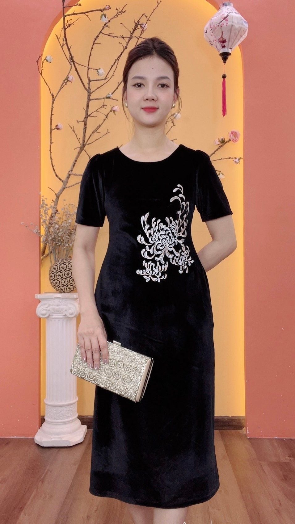 Đầm suông - Cổ tròn tay ngắn thêu hoa - CT - Đen - TTV1969
