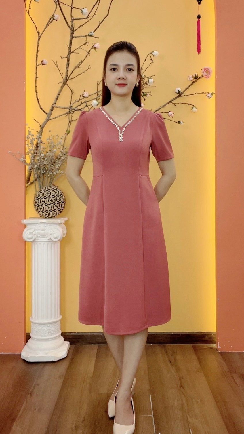 Đầm suông - Cổ tim kết cườm ngọc tay ngắn - CD - Hồng gỗ - TTV1959