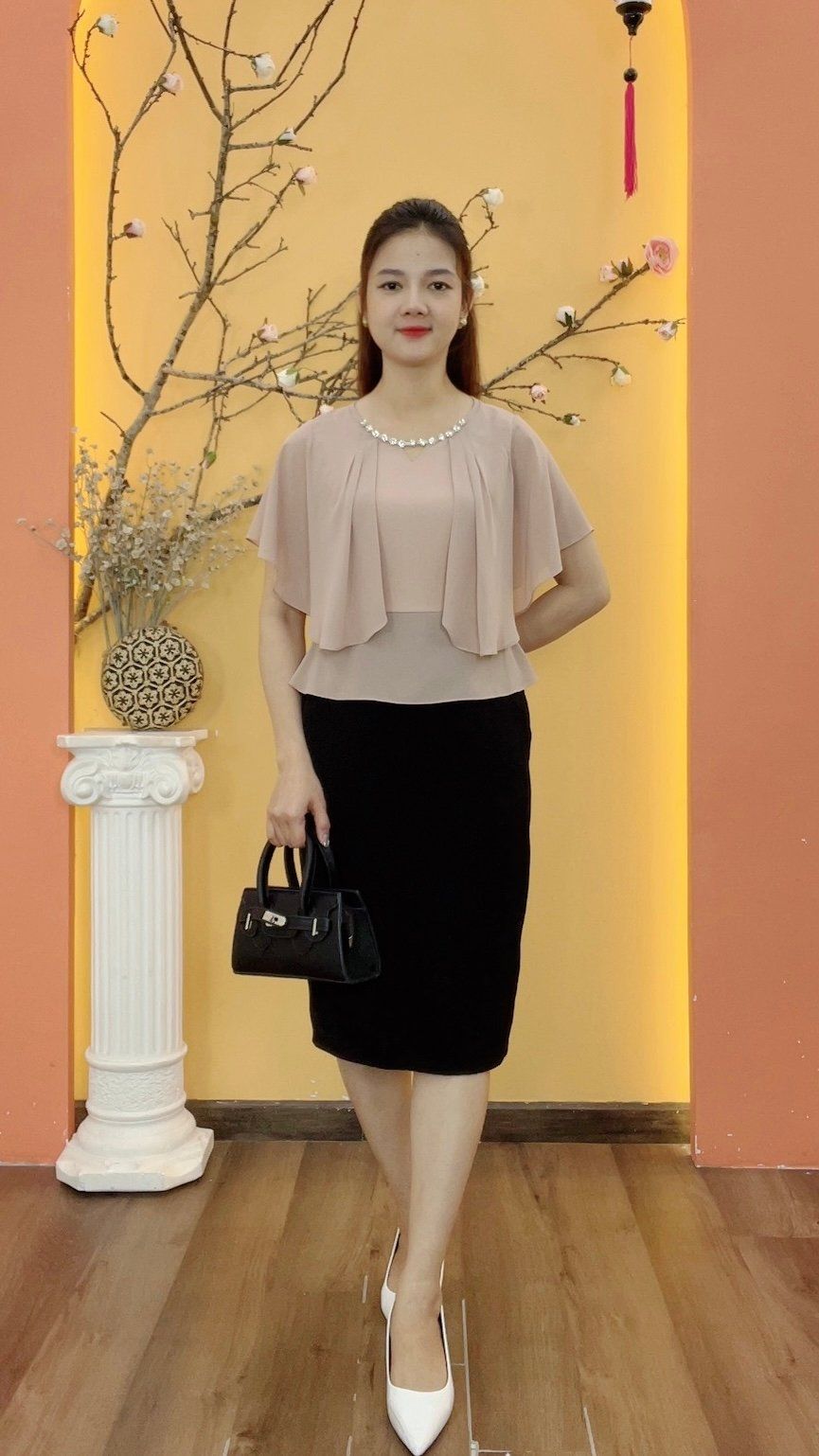 Đầm body - Cổ tròn khoét V đính cườm ngọc tay cánh dơi bèo - CV - Hồng ruốc - TTV1978