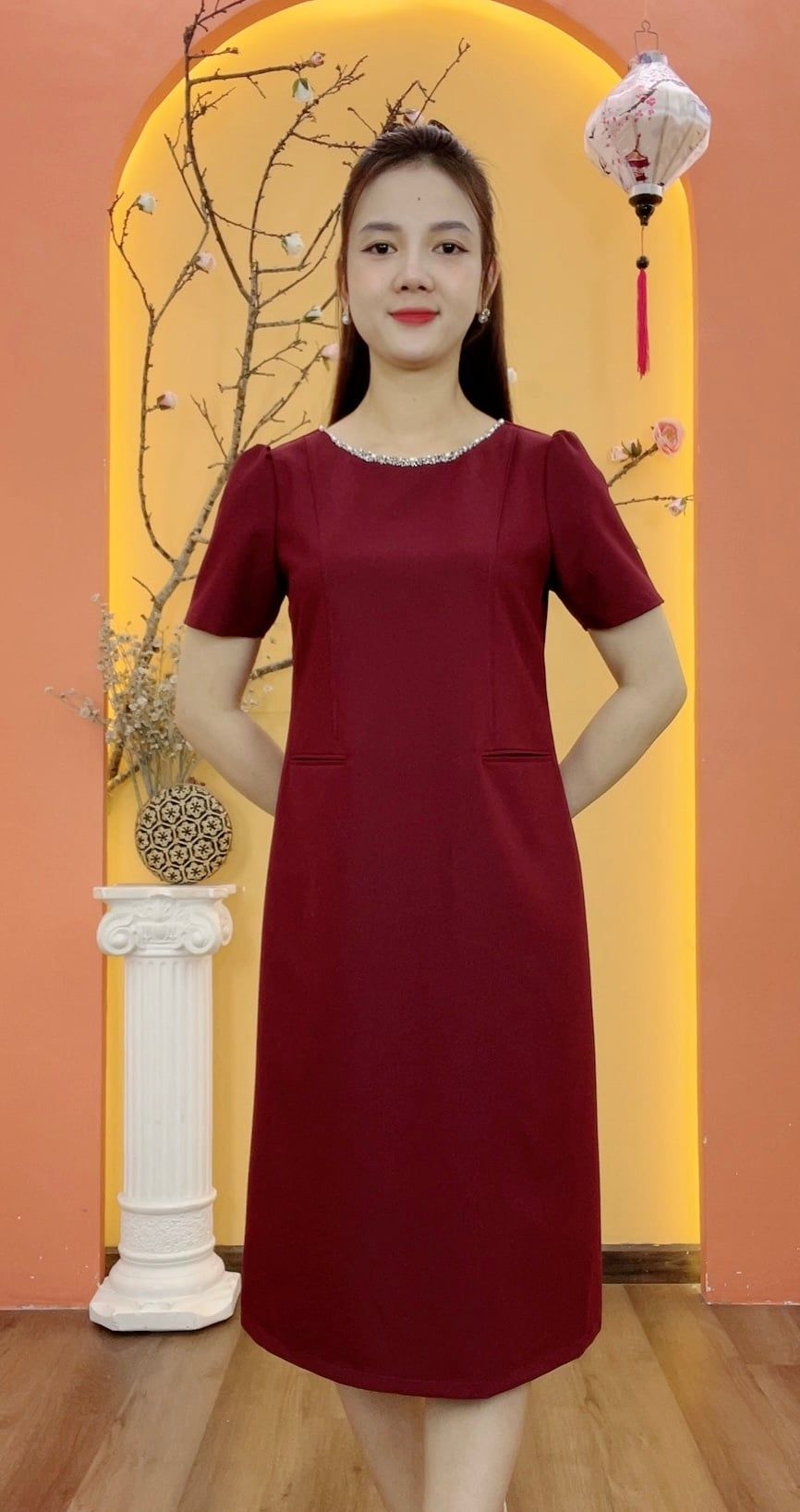 Đầm suông - Cổ tròn kết cườm ngọc tay ngắn - CT - Đỏ rượu - TTV1935