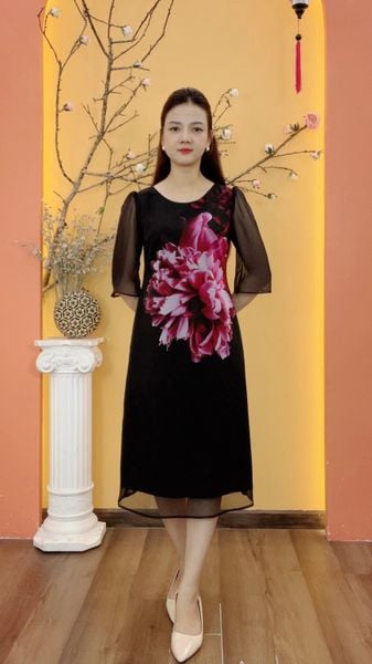 Đầm suông - Cổ tròn tay lỡ - CD - Đen hoa hồng - TTV1966