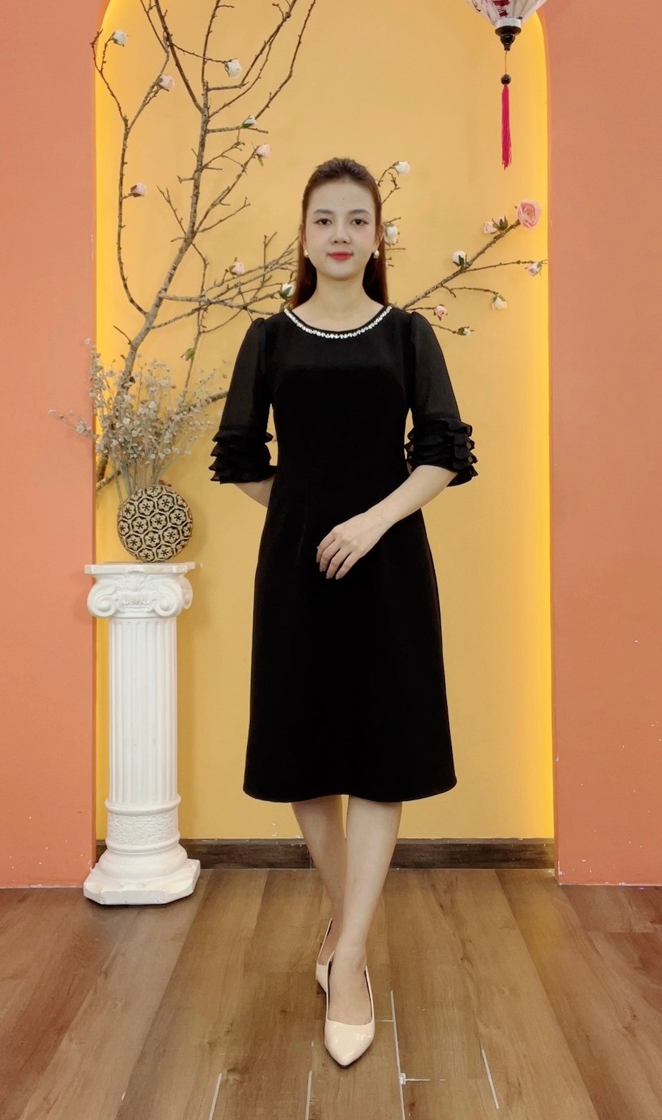 Đầm suông - Cổ tròn đính cườm ngọc tay lỡ - CD - Đen - TTV1932