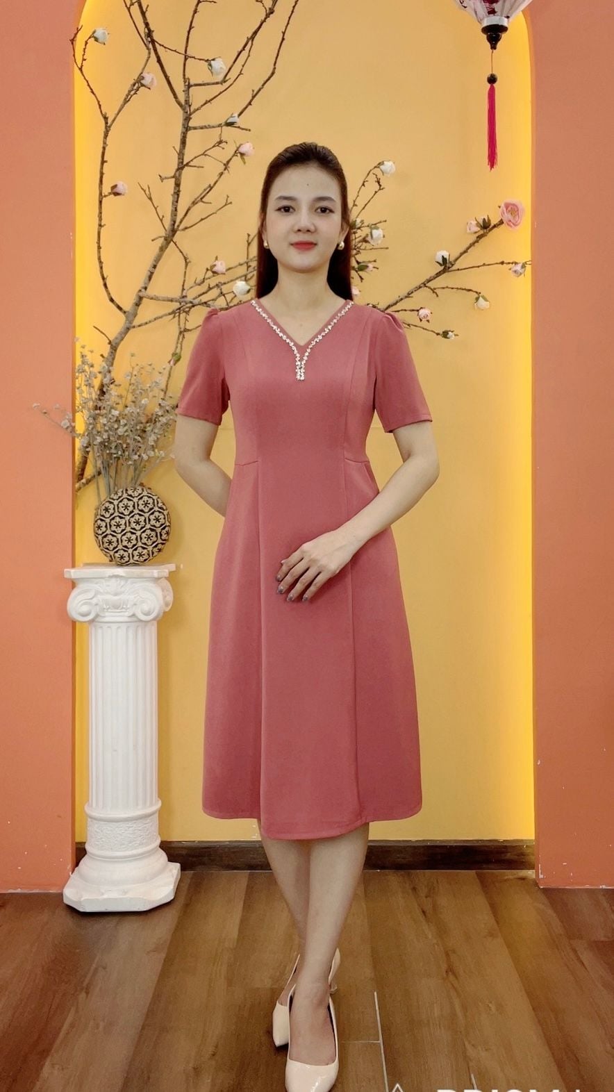 Đầm suông - Cổ tim kết cườm ngọc tay ngắn - CD - Hồng gỗ - TTV1959