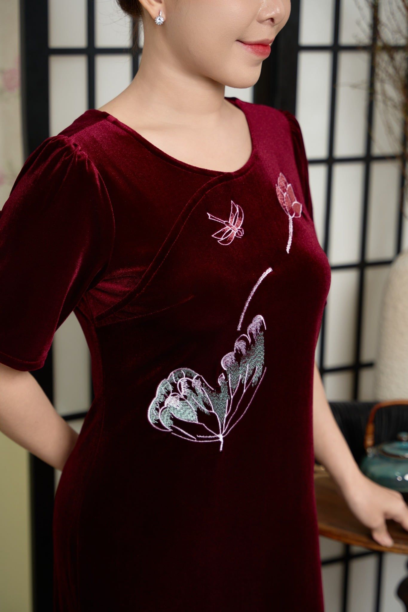 Đầm body - Cổ tròn thêu hoa tay ngắn - CD - Đỏ - TTV2012