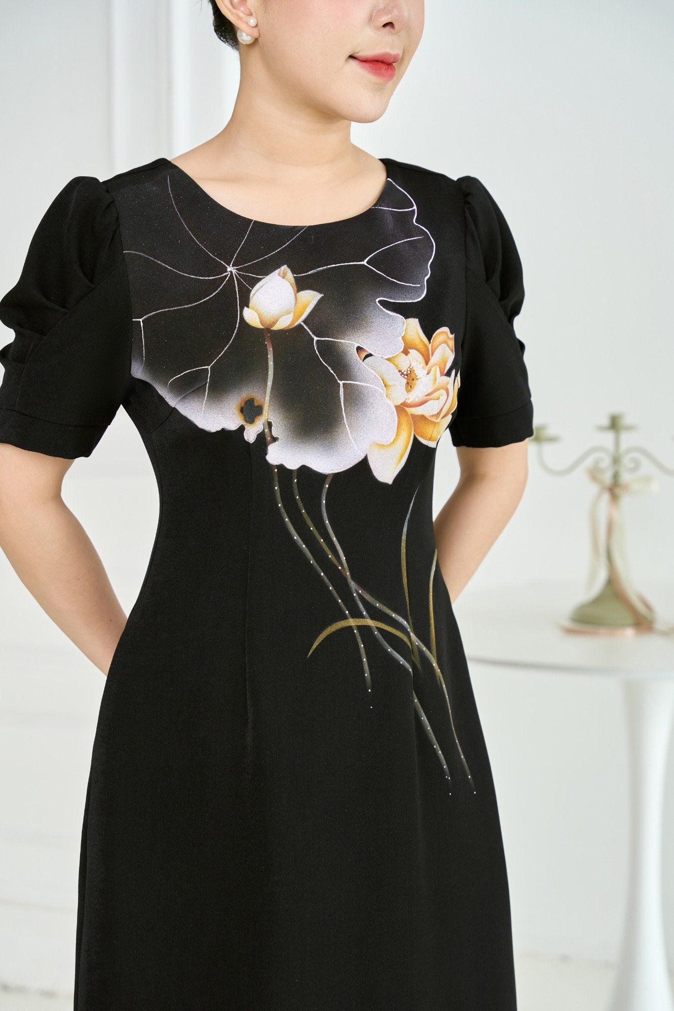 Đầm suông - Cổ tròn vẽ hoa tay ngắn - CD - Đen hoa - TTV1952