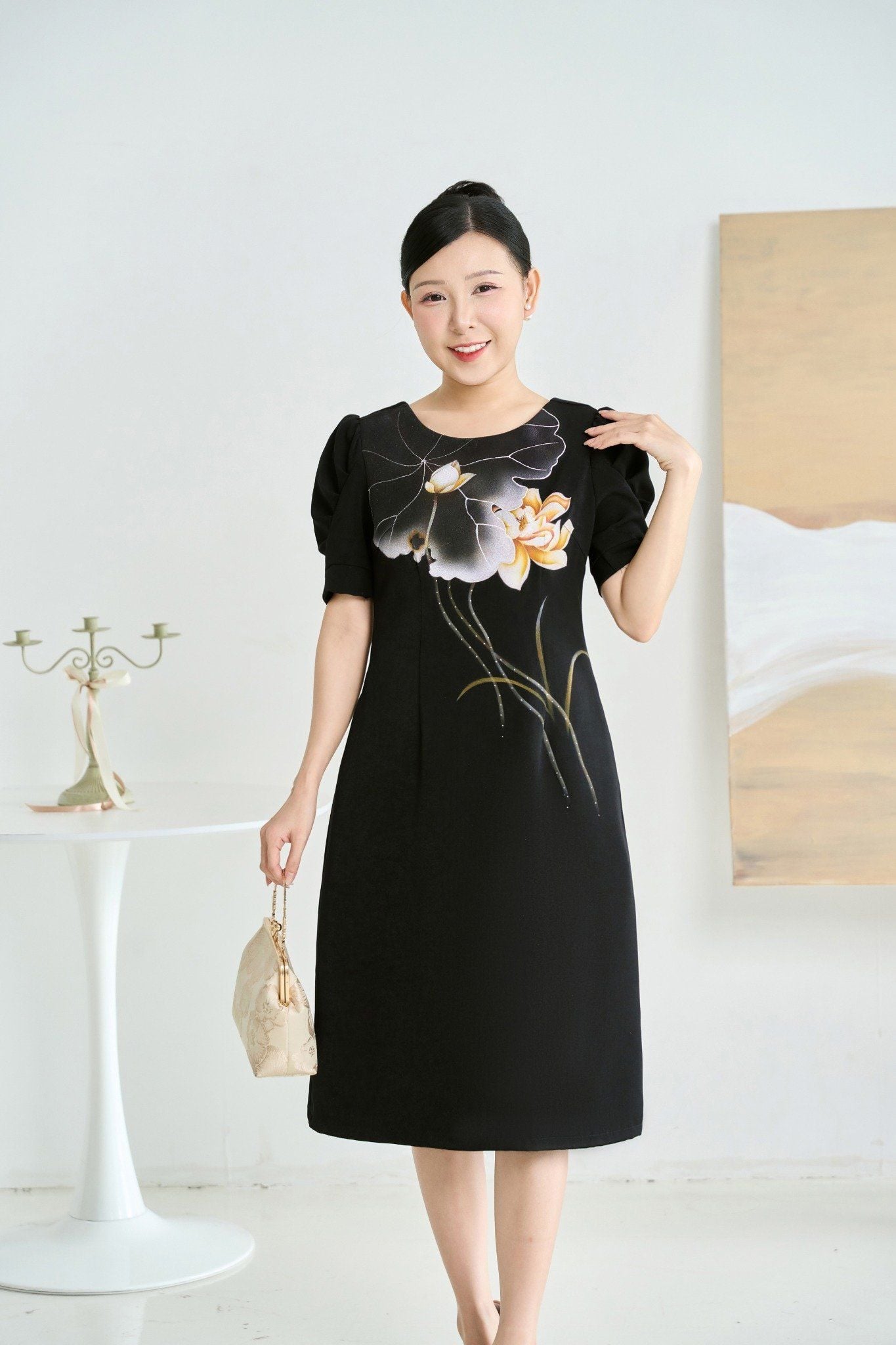 Đầm suông - Cổ tròn vẽ hoa tay ngắn - CD - Đen hoa - TTV1952