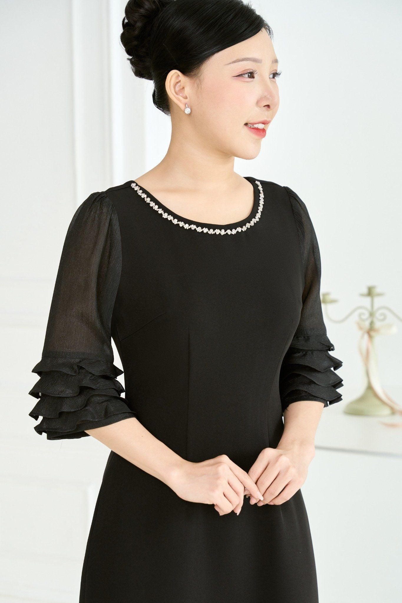Đầm suông - Cổ tròn đính cườm ngọc tay lỡ - CD - Đen - TTV1932