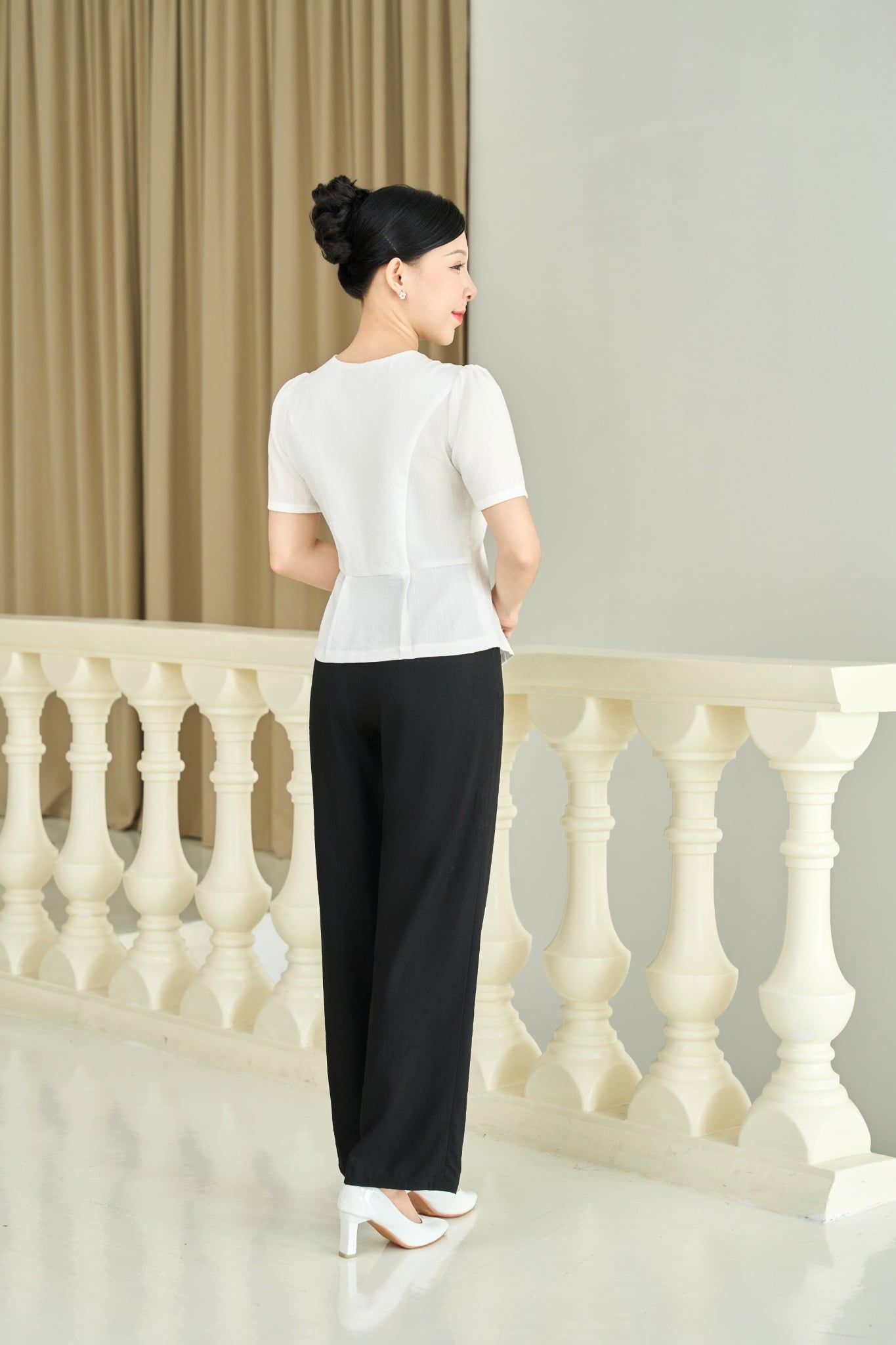 Áo - Cổ tim kết nút tay ngắn - CT - Trắng - TTV1951