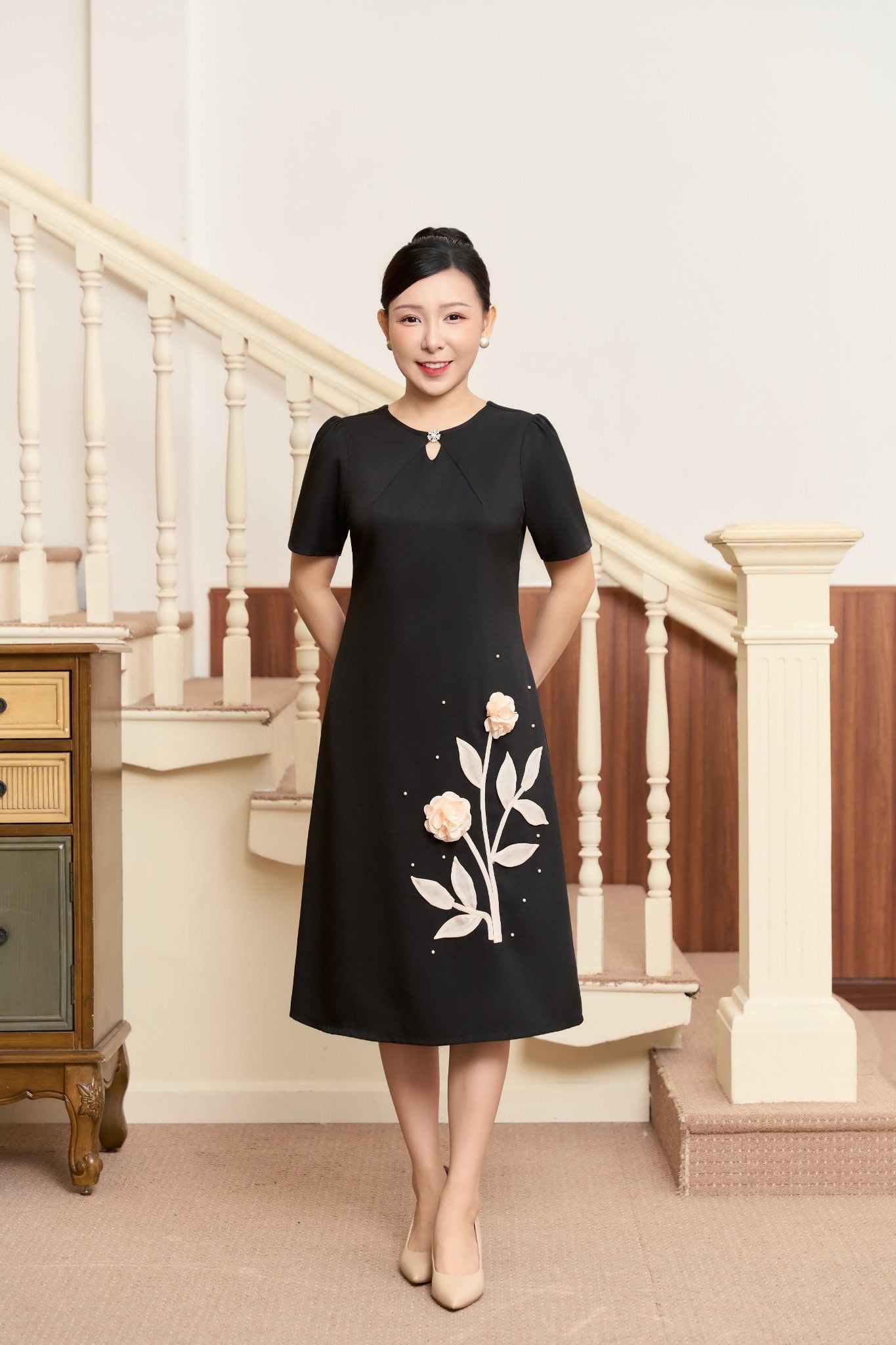 Đầm suông - Cổ tròn giọt nước kết hoa đính ngọc tay ngắn - CD - Đen - TTV1915