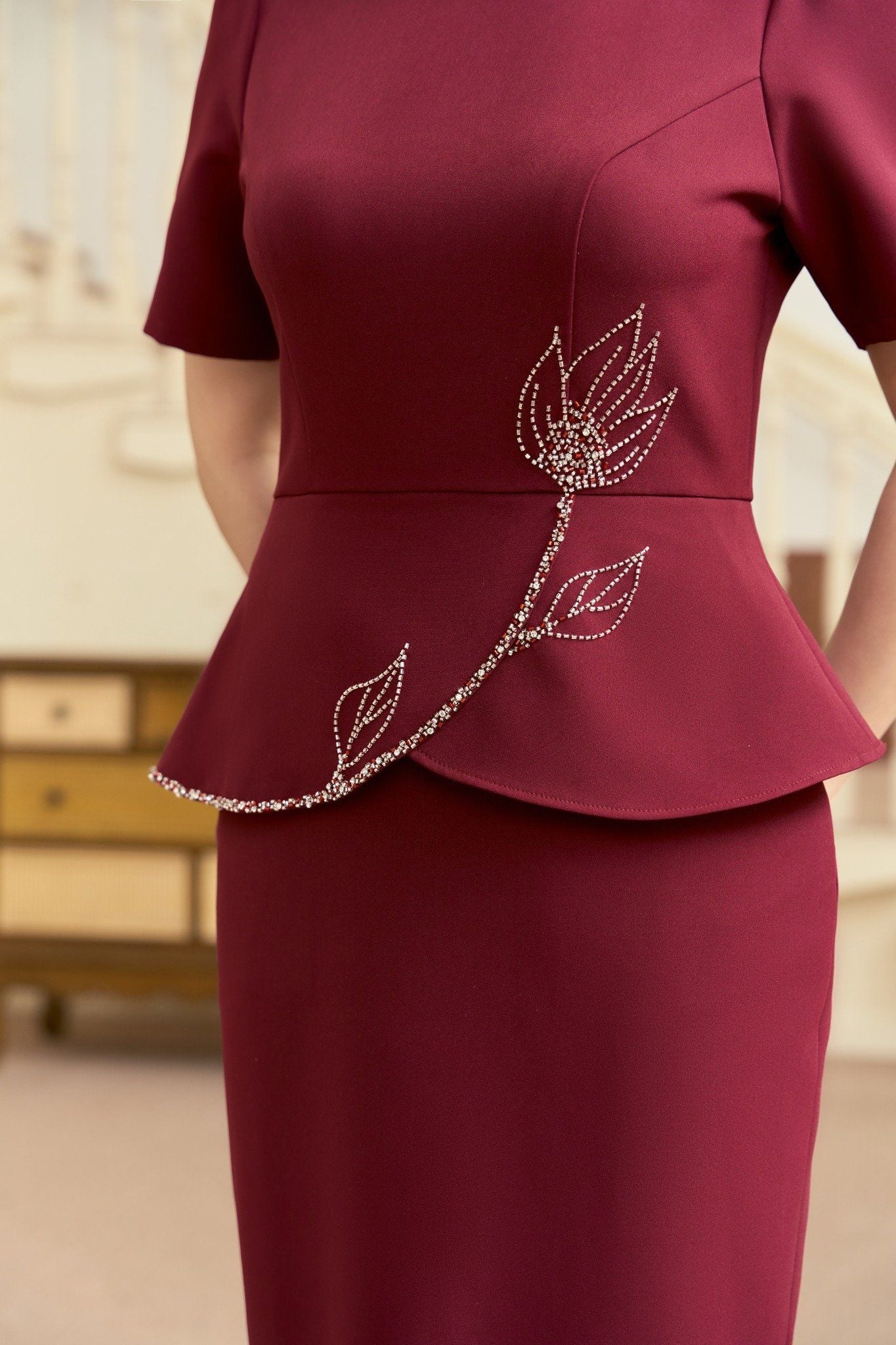 Đầm body - Cổ tròn tay ngắn kết cườm - CD - Đỏ rượu - TTV1914