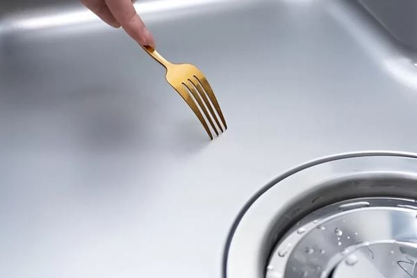 Chậu rửa bát Nobinox Rosa NN995D 1 hố inox – Tặng vòi 3 đường nước NX57, chống gỉ bền bỉ