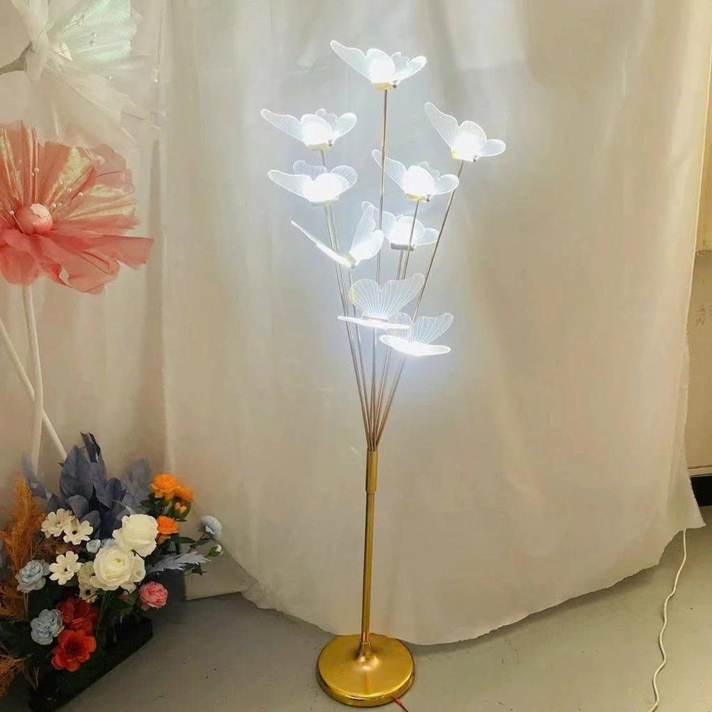 Đèn led Bướm mica sân vườn dẫn lối tiệc cưới