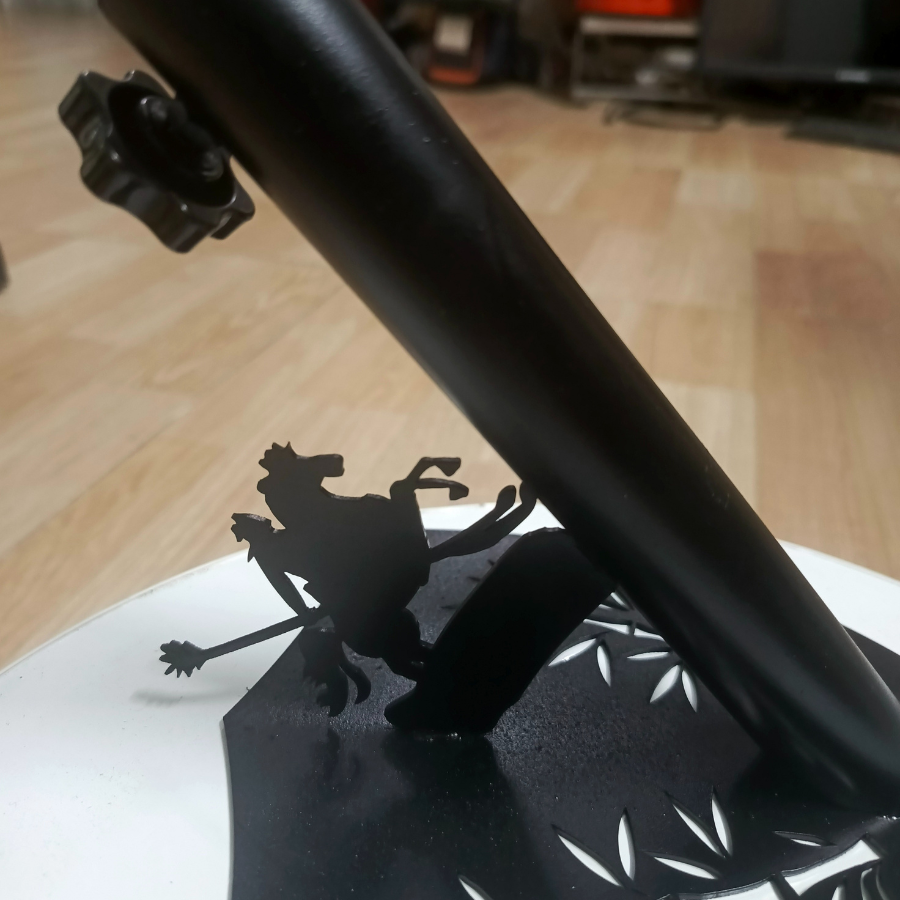 Giá cắm cờ mẫu 2026 cắt CNC họa tiết cây tre & anh hùng thánh gióng truyền thống dân tộc ta