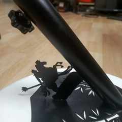 Giá cắm cờ mẫu 2026 cắt CNC họa tiết cây tre & anh hùng thánh gióng truyền thống dân tộc ta