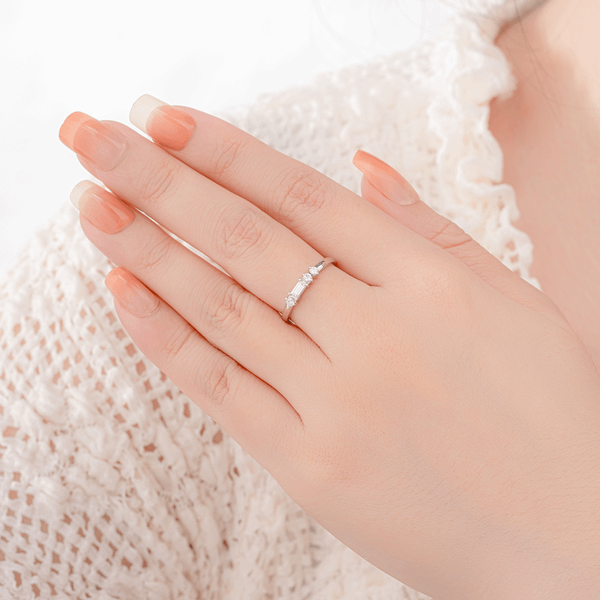 Nhẫn nữ đính đá CZ vàng 18K Fondy A