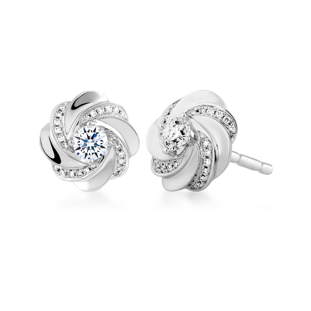 Hoa tai kim cương tấm vàng 14K Accius B 3C