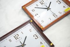 ĐỒNG HỒ TREO TƯỜNG R67