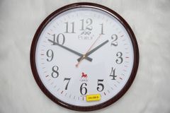 ĐỒNG HỒ TREO TƯỜNG R45