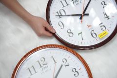 ĐỒNG HỒ TREO TƯỜNG R45