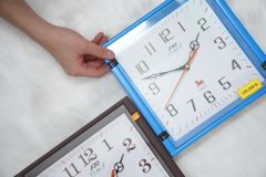 ĐỒNG HỒ TREO TƯỜNG R44