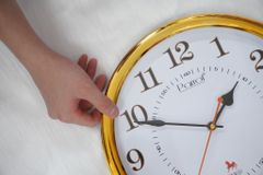 ĐỒNG HỒ TREO TƯỜNG R70