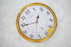 ĐỒNG HỒ TREO TƯỜNG R70
