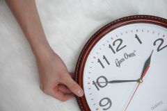 ĐỒNG HỒ TREO TƯỜNG 605