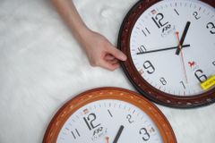 ĐỒNG HỒ TREO TƯỜNG R6 TRÒN