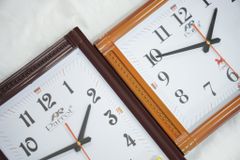 ĐỒNG HỒ TREO TƯỜNG R26