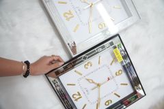 ĐỒNG HỒ TREO TƯỜNG R34
