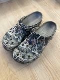 crocs cây cỏ tối màu 