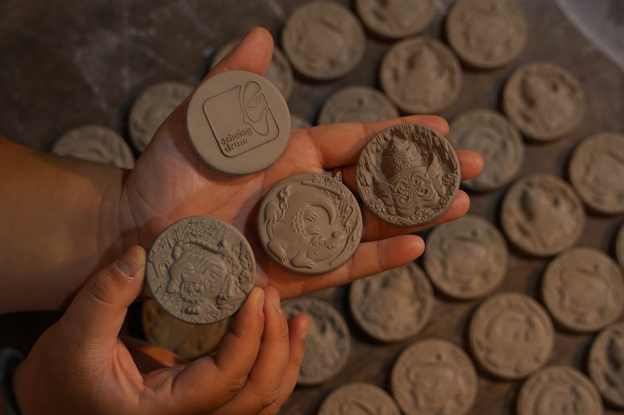  VNG x Echoing Drum - Vang Vọng Trống Chầu | Dự án bộ mề-đay gốm. 