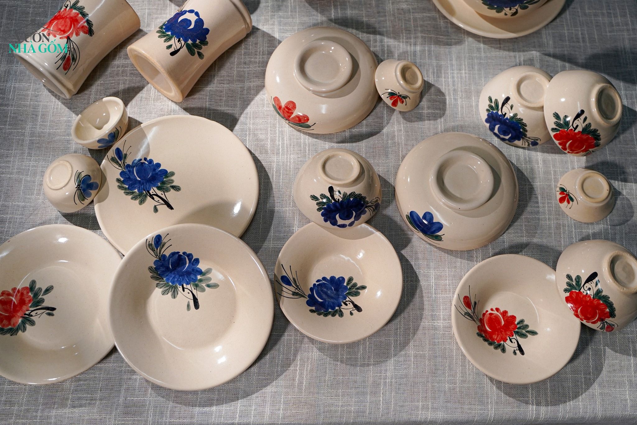  Dĩa Lớn Vẽ Tay Bông Xanh – Vườn Nhà Gốm – Dùng Đựng Đồ Ăn – Size R20xC4. 